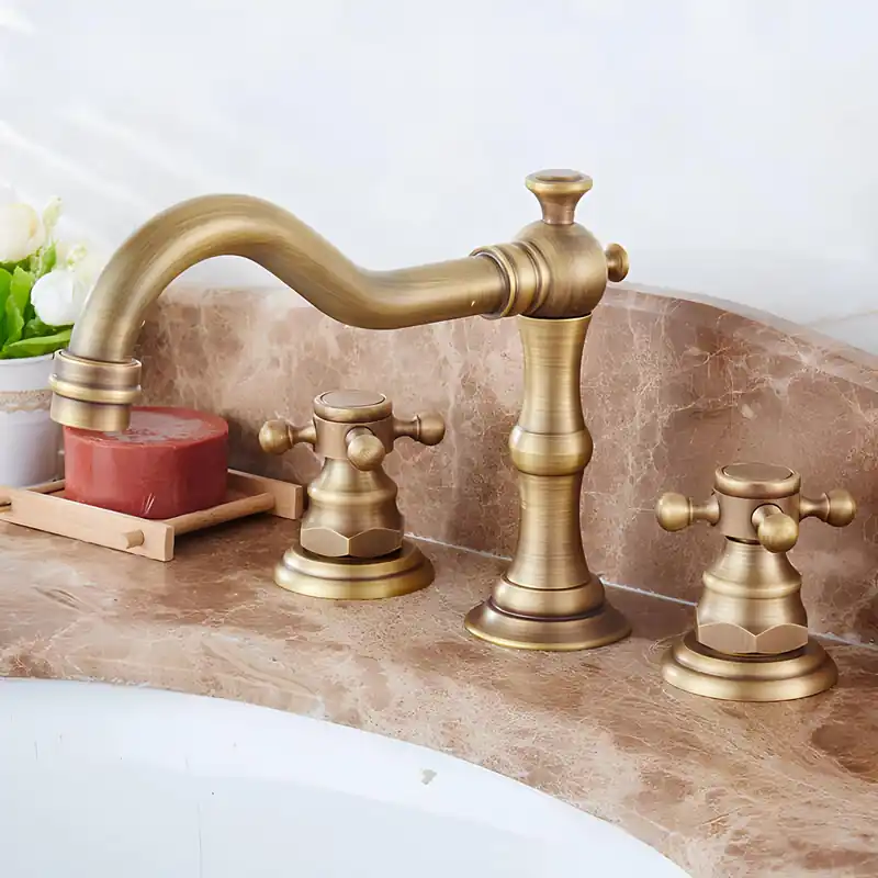 Robinet lavabo 3 trous style ancien