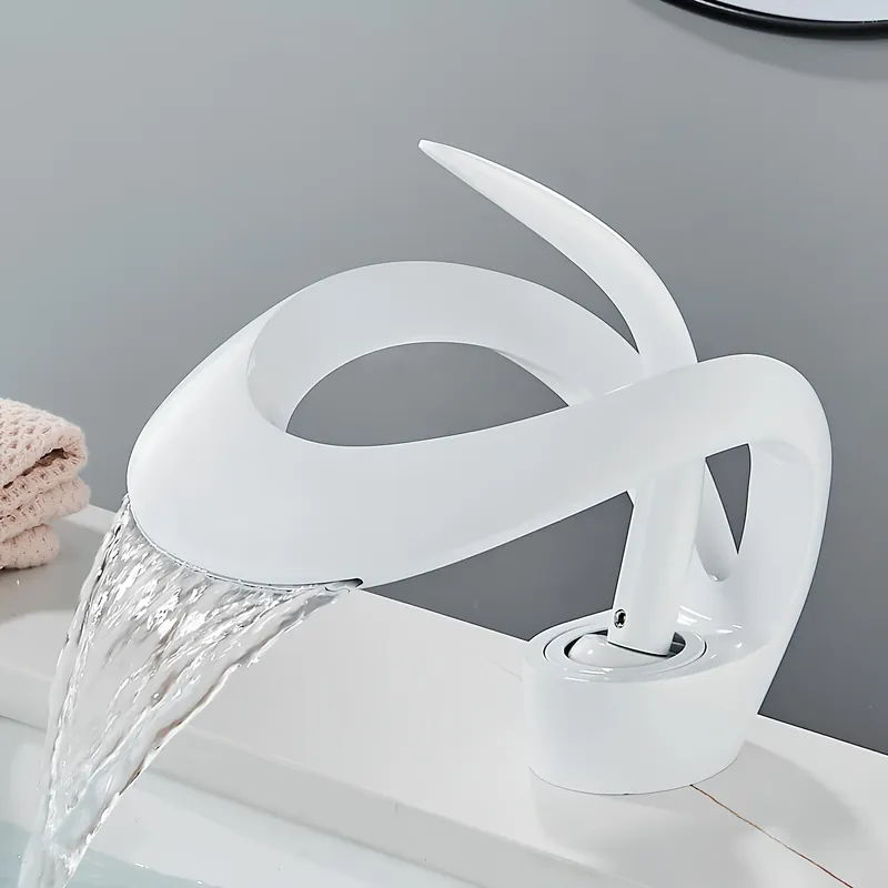 Robinet cascade pour lavabo