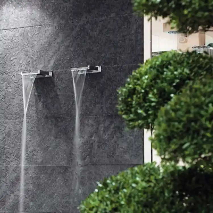 Bec de douche mural en cascade Cascata Gessi
