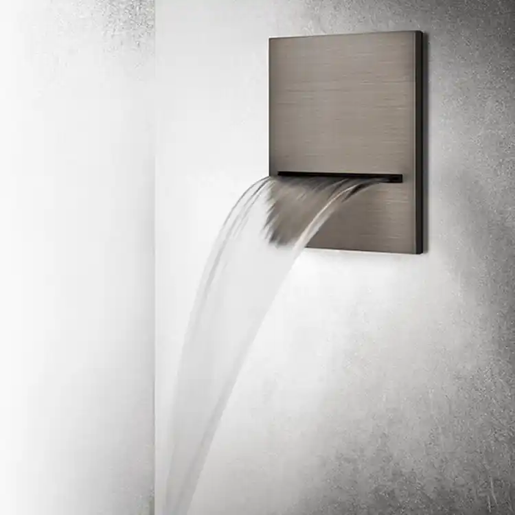 Bec verseur Cascade avec Installation Murale Cascata Gessi