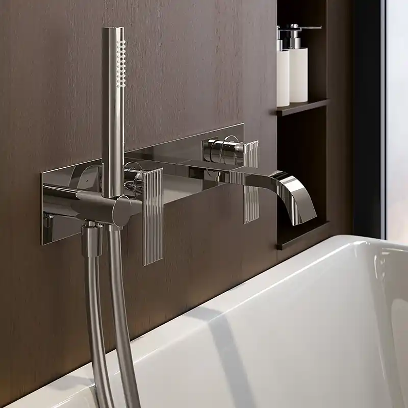 Set de robinetterie de baignoire avec plaque de fixation murale IOS TREEMME