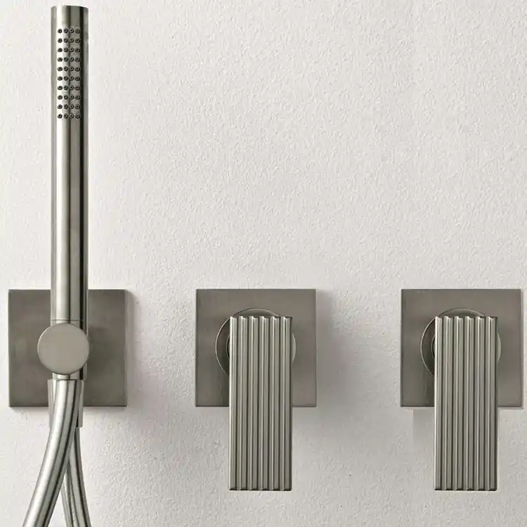 Set de douche avec deux mitigeurs et douchette IOS TREEMME