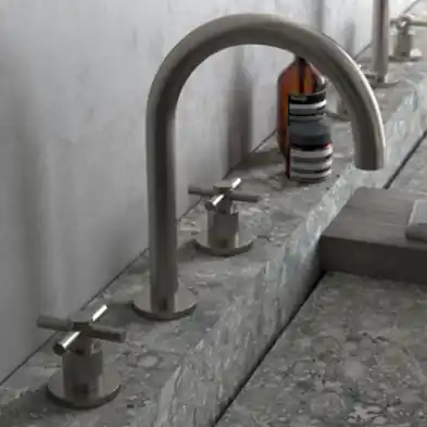 Mélangeur de lavabo à poser T-Cross par Bongio Rubinetteria