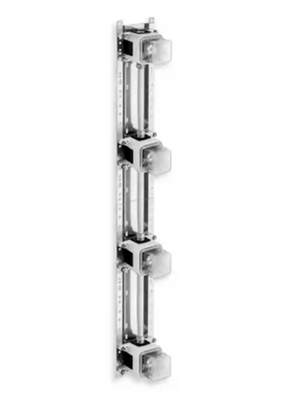 SYSTEME D‘ENCASTREMENT POUR BUSE HYDROMASSAGE SUR RAIL POUR 4 BUSES
